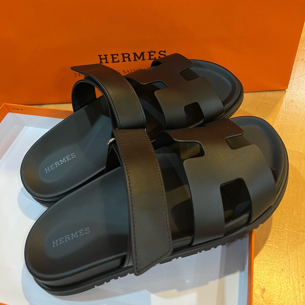 2023 HERMES NOIR CHYPRE SANDALS IN EU 38.5